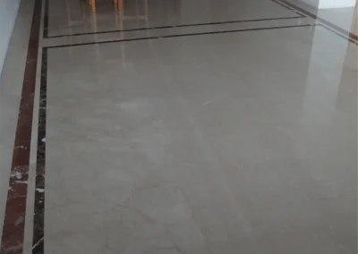 Mramorová dlažba s intarzií a bordurami